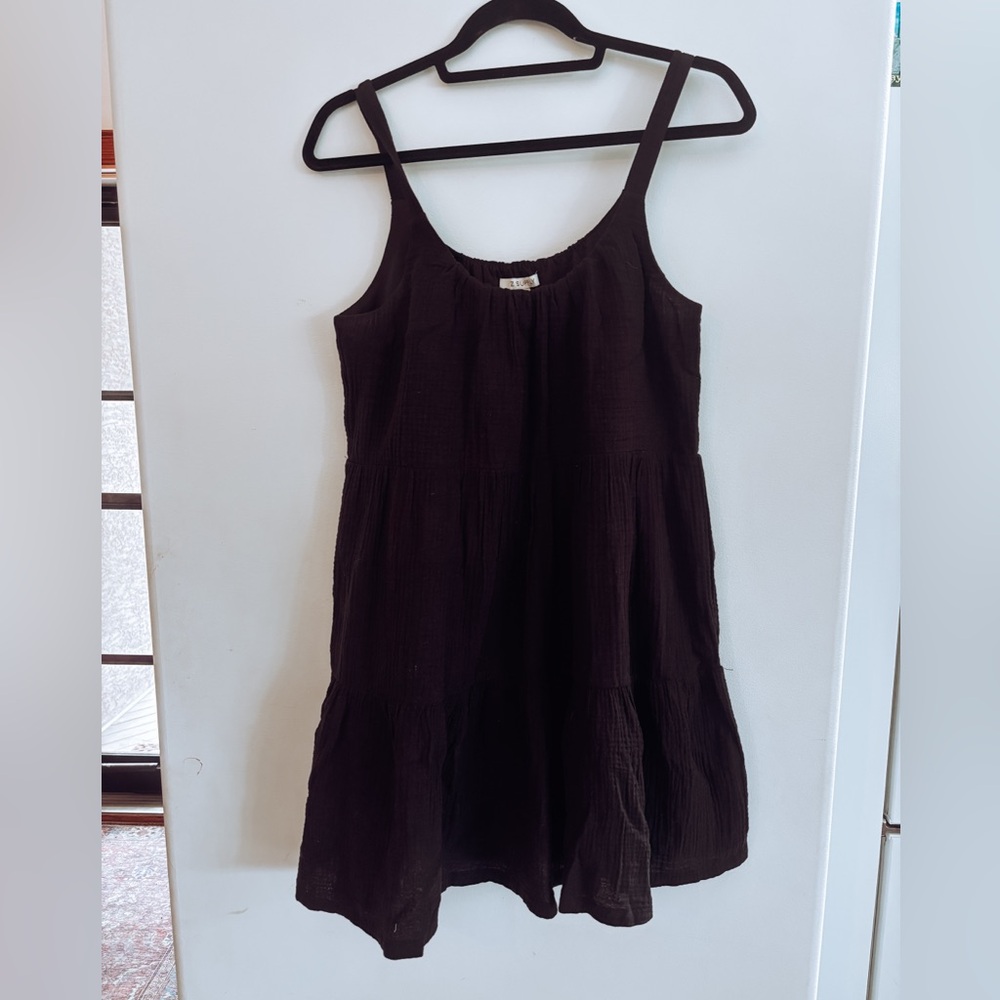 Black Sleeveless Z supply dress